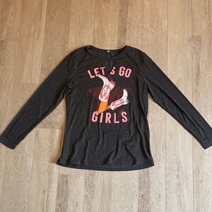 Women’s long sleeve graphic top with keywhole